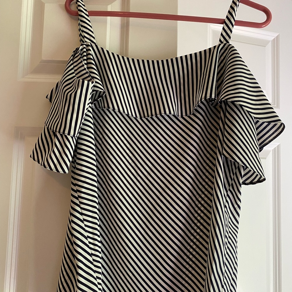 Simply styled cold shoulder top